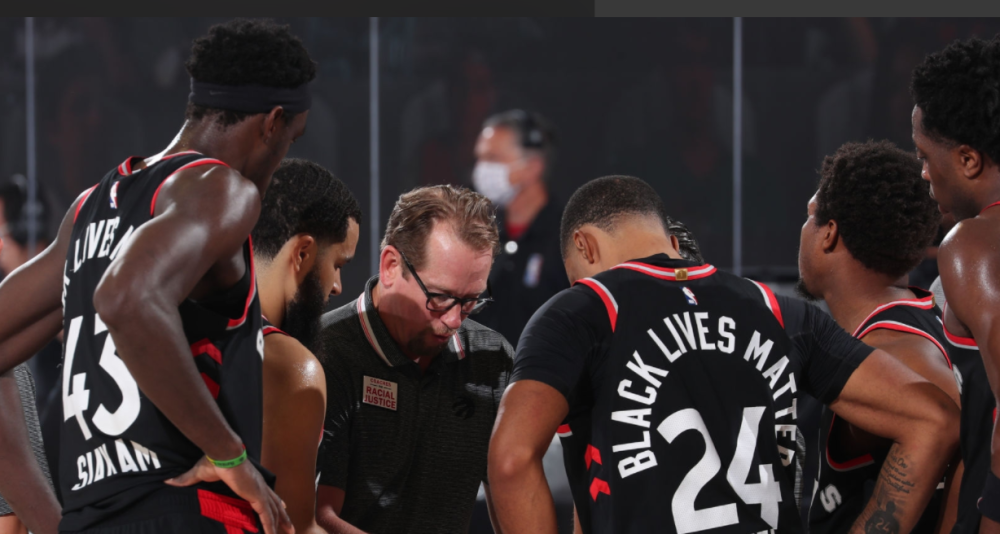 英雄联盟电竞-里程碑夜！纽约尼克斯内部沟通，欧篮联关键时刻刷纪录，质疑声仍在，赛程密集仍需轮换(2012尼克斯vs篮网全场录像)